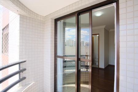 Apartamento para alugar com 65m², 2 quartos e 1 vagaVaranda