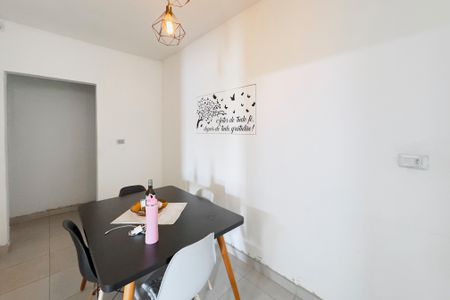 Sala de casa para alugar com 2 quartos, 103m² em Jardim Primavera, Jacareí