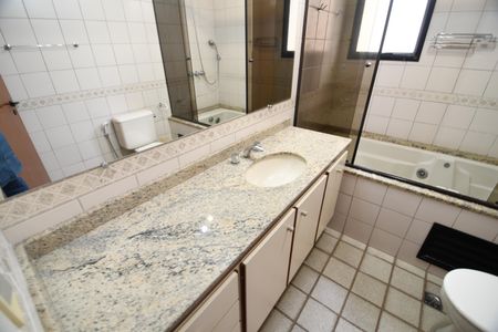 Apartamento à venda com 165m², 4 quartos e 2 vagasBanheiro 3 - Suíte