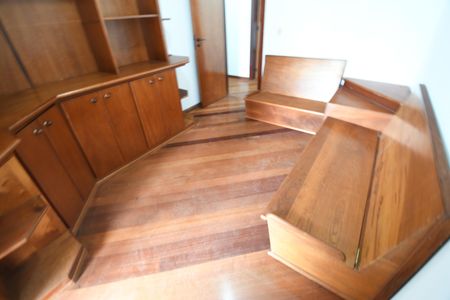 Sala de TV de apartamento à venda com 4 quartos, 165m² em Cambuí, Campinas