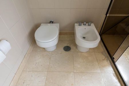 Apartamento à venda com 400m², 3 quartos e 5 vagas Apartamento à venda com 400m², 3 quartos e 5 vagasBanheiro 1 - Suíte