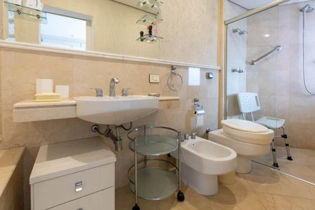 Apartamento à venda com 400m², 3 quartos e 5 vagas Apartamento à venda com 400m², 3 quartos e 5 vagasBanheiro 2 - Suíte