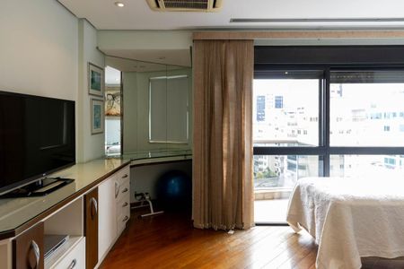 Apartamento à venda com 400m², 3 quartos e 5 vagas Apartamento à venda com 400m², 3 quartos e 5 vagasQuarto 2 - Suíte