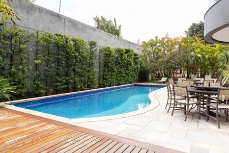 Apartamento à venda com 400m², 3 quartos e 5 vagas Apartamento à venda com 400m², 3 quartos e 5 vagasÁrea comum - Piscina