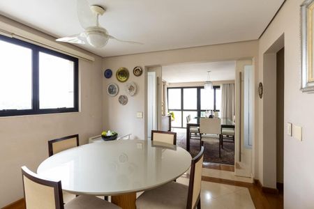 Apartamento à venda com 400m², 3 quartos e 5 vagas Apartamento à venda com 400m², 3 quartos e 5 vagasSala de Almoço