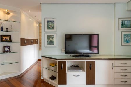 Apartamento à venda com 400m², 3 quartos e 5 vagas Apartamento à venda com 400m², 3 quartos e 5 vagasQuarto 2 - Suíte