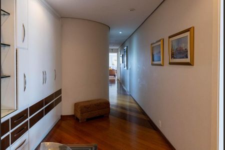 Apartamento à venda com 400m², 3 quartos e 5 vagas Apartamento à venda com 400m², 3 quartos e 5 vagasCorredor