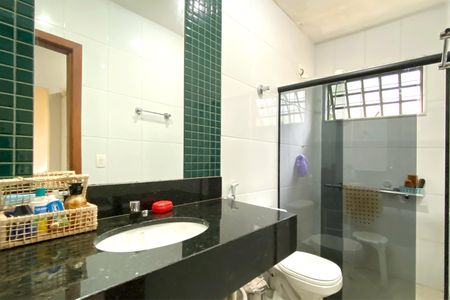 Casa de condomínio à venda com 1800m², 4 quartos e 4 vagasBanheiro da Suíte 1