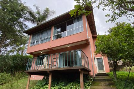 Casa de condomínio à venda com 1800m², 4 quartos e 4 vagasQuintal