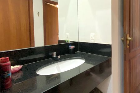 Casa de condomínio à venda com 1800m², 4 quartos e 4 vagasBanheiro