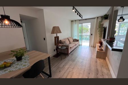 Sala de apartamento para alugar com 2 quartos, 70m² em Recreio dos Bandeirantes, Rio de Janeiro