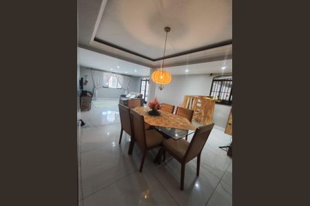 Casa para alugar com 3 quartos, 600m² em Luz, Nova Iguaçu