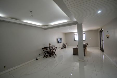 Sala de casa para alugar com 3 quartos, 600m² em Luz, Nova Iguaçu