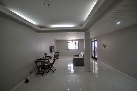 Sala de casa para alugar com 3 quartos, 600m² em Luz, Nova Iguaçu