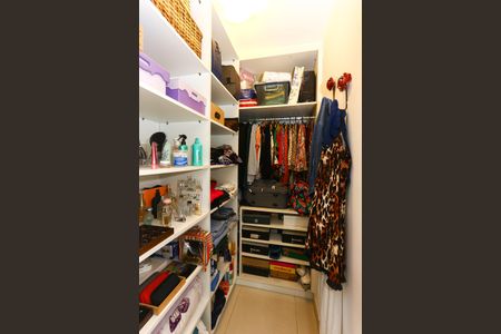 Casa para alugar com 70m², 2 quartos e 1 vaga Casa para alugar com 70m², 2 quartos e 1 vagaCloset do Quarto 2