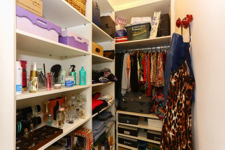 Casa para alugar com 70m², 2 quartos e 1 vaga Casa para alugar com 70m², 2 quartos e 1 vagaCloset do Quarto 2