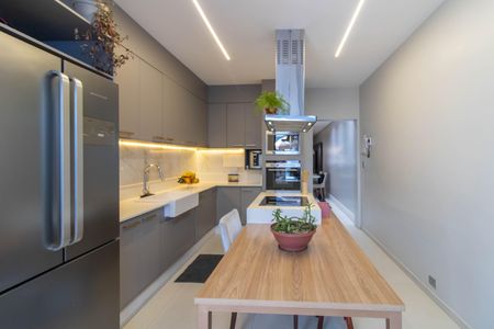 Casa à venda com 187m², 3 quartos e 2 vagas Casa à venda com 187m², 3 quartos e 2 vagasCozinha