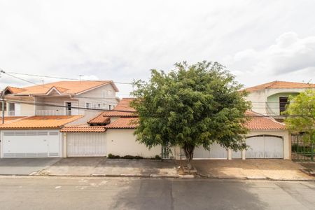 Casa à venda com 187m², 3 quartos e 2 vagas Casa à venda com 187m², 3 quartos e 2 vagasVista da Varanda da Suíte