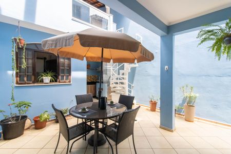 Casa à venda com 187m², 3 quartos e 2 vagas Casa à venda com 187m², 3 quartos e 2 vagasArea Externa