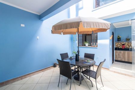 Casa à venda com 187m², 3 quartos e 2 vagas Casa à venda com 187m², 3 quartos e 2 vagasArea Externa