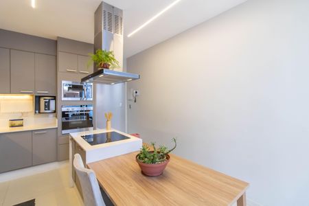 Casa à venda com 187m², 3 quartos e 2 vagas Casa à venda com 187m², 3 quartos e 2 vagasCozinha