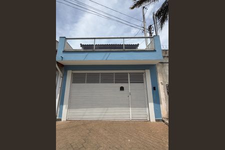 Casa à venda com 187m², 3 quartos e 2 vagas Casa à venda com 187m², 3 quartos e 2 vagasFachada