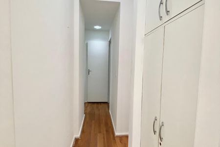 Apartamento à venda com 67m², 2 quartos e sem vaga Apartamento à venda com 67m², 2 quartos e sem vagaCorredor