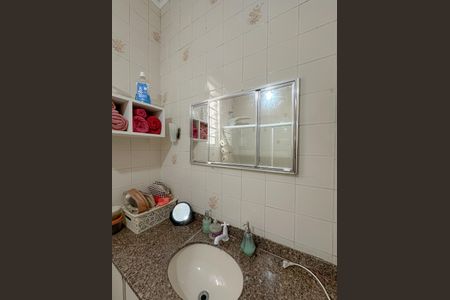 Casa à venda com 157m², 3 quartos e 2 vagas Casa à venda com 157m², 3 quartos e 2 vagasBanheiro Social