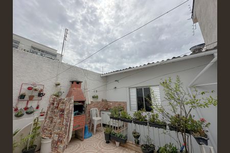 Casa à venda com 157m², 3 quartos e 2 vagas Casa à venda com 157m², 3 quartos e 2 vagasTerraço