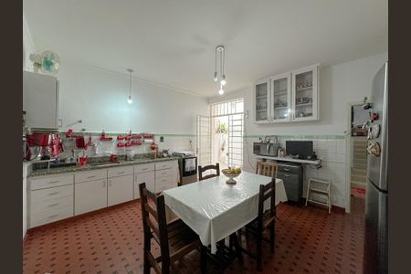 Casa à venda com 157m², 3 quartos e 2 vagas Casa à venda com 157m², 3 quartos e 2 vagasCozinha