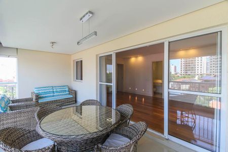 Apartamento à venda com 130m², 3 quartos e 2 vagas Apartamento à venda com 130m², 3 quartos e 2 vagasVaranda da Sala