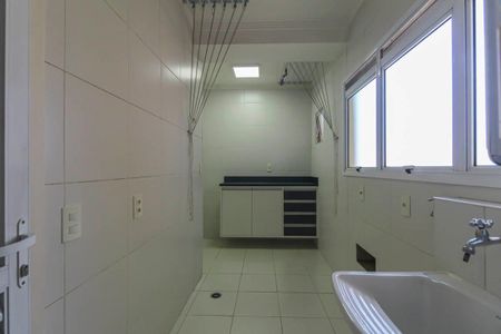 Apartamento à venda com 130m², 3 quartos e 2 vagas Apartamento à venda com 130m², 3 quartos e 2 vagasÁrea de Serviço