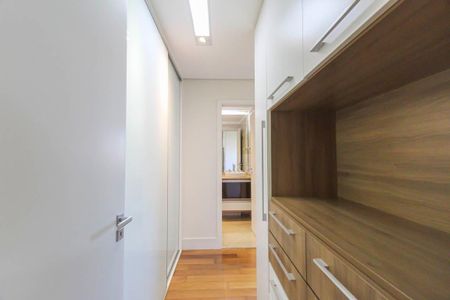 Apartamento à venda com 130m², 3 quartos e 2 vagas Apartamento à venda com 130m², 3 quartos e 2 vagasCloset da suíte