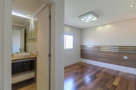 Apartamento à venda com 130m², 3 quartos e 2 vagas Apartamento à venda com 130m², 3 quartos e 2 vagasSuite