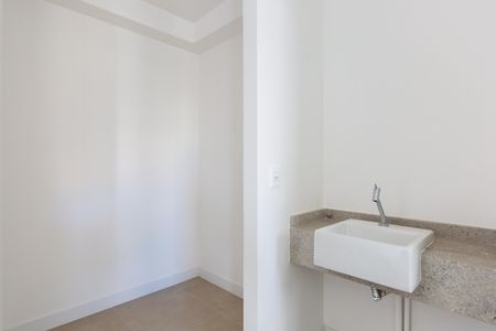 Banheiro de kitnet/studio para alugar com 1 quarto, 43m² em Centro, Campinas