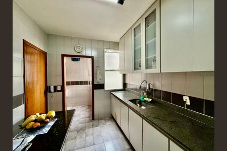 Apartamento à venda com 107m², 4 quartos e 2 vagas Apartamento à venda com 107m², 4 quartos e 2 vagasCozinha
