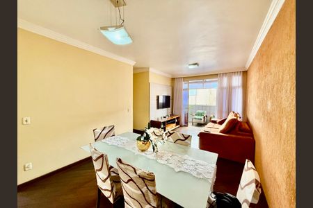 Apartamento à venda com 107m², 4 quartos e 2 vagas Apartamento à venda com 107m², 4 quartos e 2 vagasSala