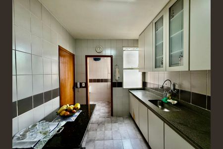 Apartamento à venda com 107m², 4 quartos e 2 vagas Apartamento à venda com 107m², 4 quartos e 2 vagasCozinha