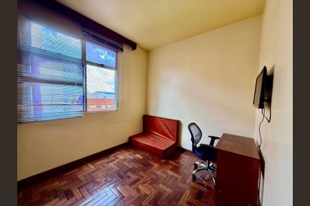 Apartamento à venda com 107m², 4 quartos e 2 vagas Apartamento à venda com 107m², 4 quartos e 2 vagasEscritório