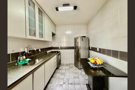 Apartamento à venda com 107m², 4 quartos e 2 vagas Apartamento à venda com 107m², 4 quartos e 2 vagasCozinha
