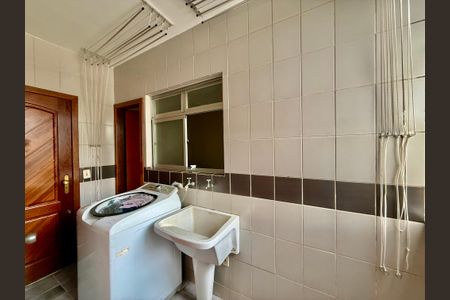 Apartamento à venda com 107m², 4 quartos e 2 vagas Apartamento à venda com 107m², 4 quartos e 2 vagasLavanderia