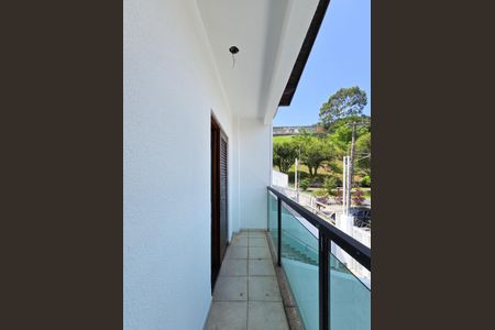 Casa à venda com 192m², 3 quartos e 4 vagas Casa à venda com 192m², 3 quartos e 4 vagasSacada - Suíte