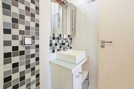 Apartamento para alugar com 100m², 4 quartos e 1 vagaBanheiro da suíte 