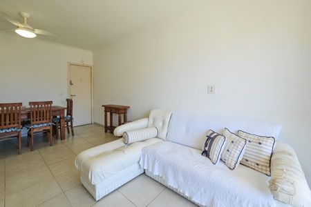 Sala de apartamento para alugar com 3 quartos, 90m² em Jardim Las Palmas, Guarujá