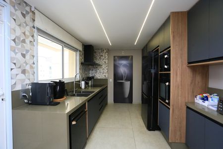 Apartamento à venda com 260m², 4 quartos e 4 vagas Apartamento à venda com 260m², 4 quartos e 4 vagascozinha