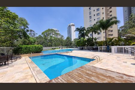 Apartamento à venda com 260m², 4 quartos e 4 vagas Apartamento à venda com 260m², 4 quartos e 4 vagasÁrea comum - Piscina