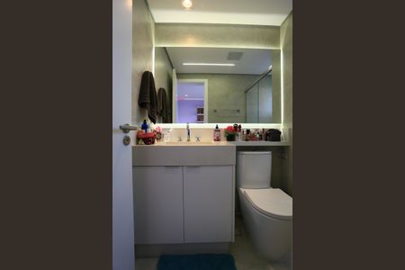 Apartamento à venda com 260m², 4 quartos e 4 vagas Apartamento à venda com 260m², 4 quartos e 4 vagasBanheiro da Suíte 2