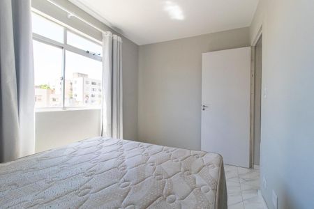 Quarto 1 de apartamento para alugar com 2 quartos, 52m² em Novo Mundo, Curitiba