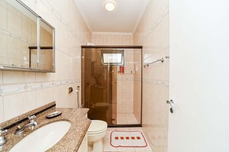 Casa de condomínio à venda com 221m², 4 quartos e 4 vagas Casa de condomínio à venda com 221m², 4 quartos e 4 vagasBanheiro 1