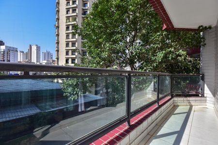 Apartamento à venda com 169m², 4 quartos e 3 vagasVaranda